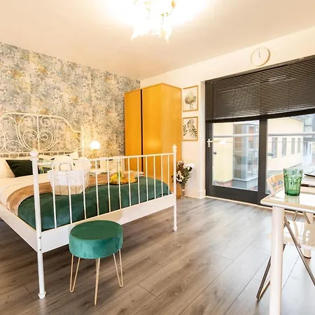 Ferienhaus Luxe Place - Netflix & Workspace For 6 Birmingham